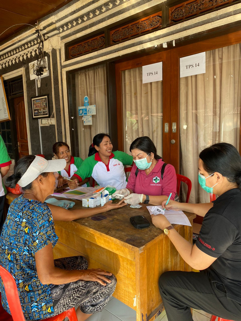 PELAKSANAAN KEGIATAN POSYANDU LANSIA DI BR. PENGAYEHAN DESA CEMAGI
